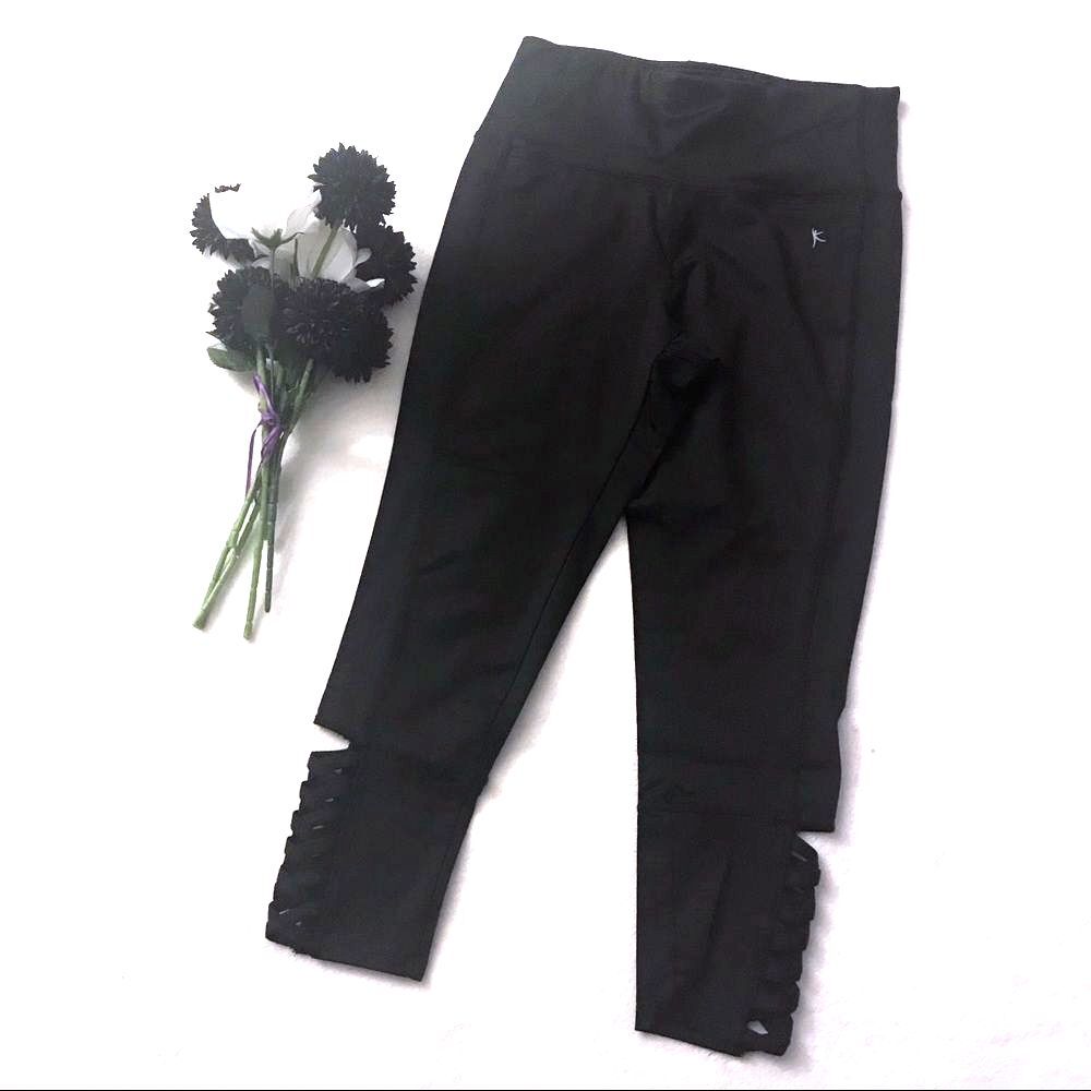 Danskin Now Crop Leggings Size Small Black